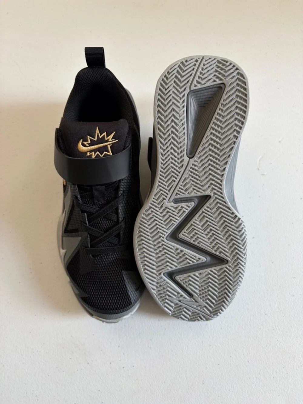 Nike S.T. Dynamite Kids Basketball Shoes Black Grey Gold Size 3Y